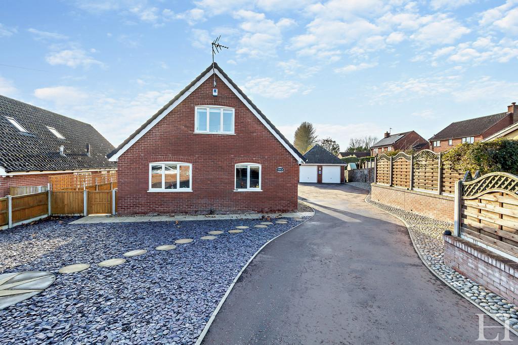 Ditchingham, Bungay 4 bed chalet for sale £550,000