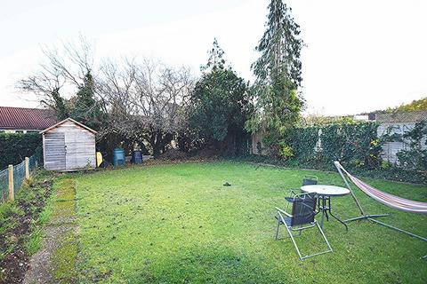 undefined, East Meads, Guildford