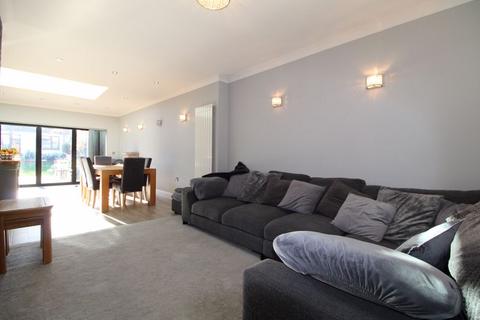 6 bedroom end of terrace house for sale - Maryport Road, Luton