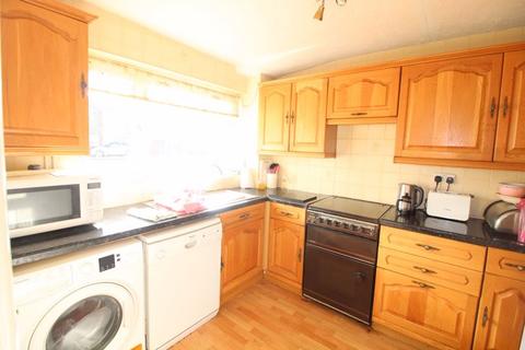 3 bedroom terraced house for sale, Dawlish Road, Luton