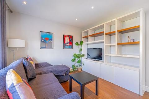 2 bedroom apartment to rent, Hampton Court Way, Thames Ditton