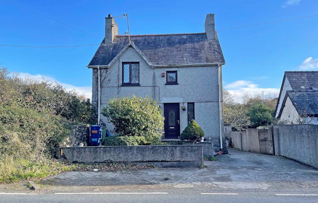 Caeathro, Caernarfon, Gwynedd, LL55 4 bed detached house for sale £