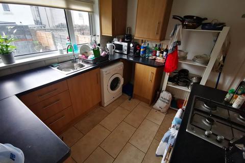 4 bedroom house to rent - Dogfield Street, Cathays, Cardiff