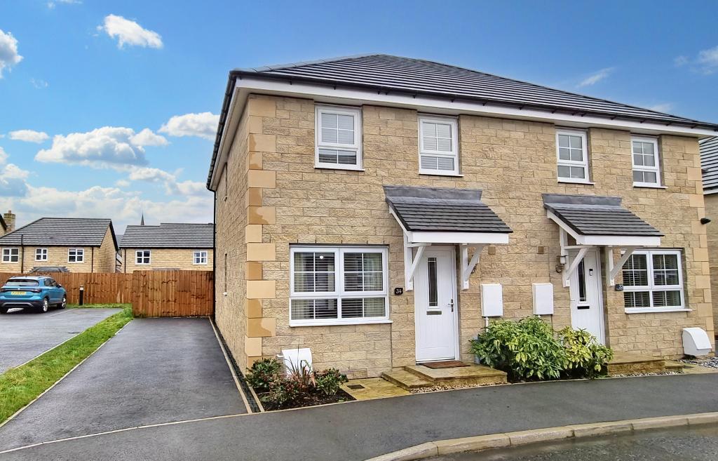 Molland Drive, Clitheroe, BB7 2RY 3 bed semidetached house to rent £