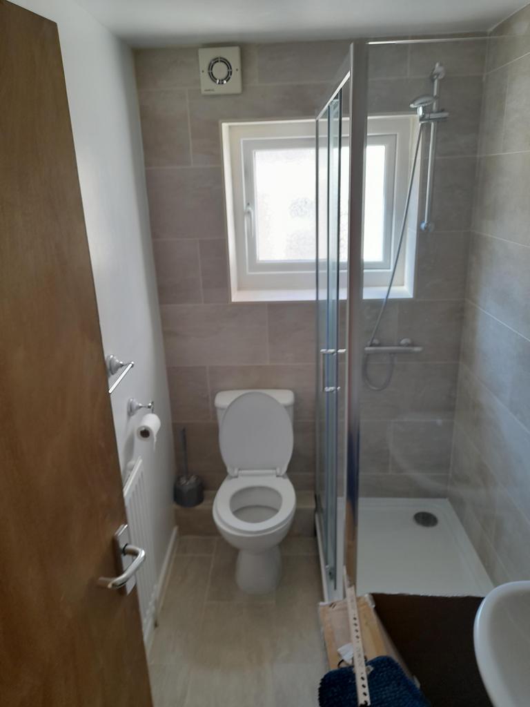 58 Vivian Rd Shower