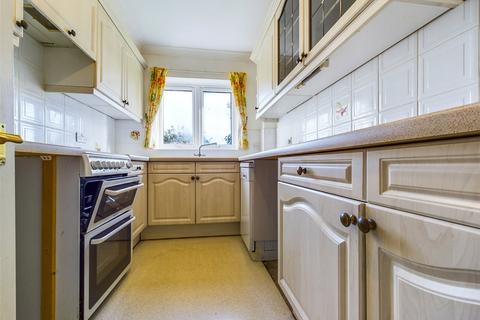 2 bedroom apartment for sale - Barton Court Avenue, Barton on Sea, New Milton, Hampshire, BH25