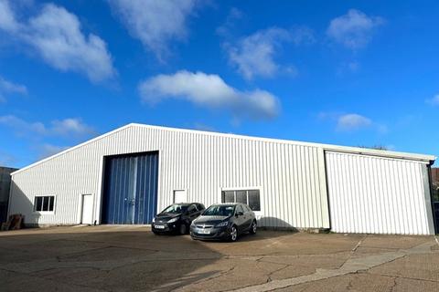 Warehouse to rent - 36 Bates Road, Harold Wood, Romford, Essex, RM3