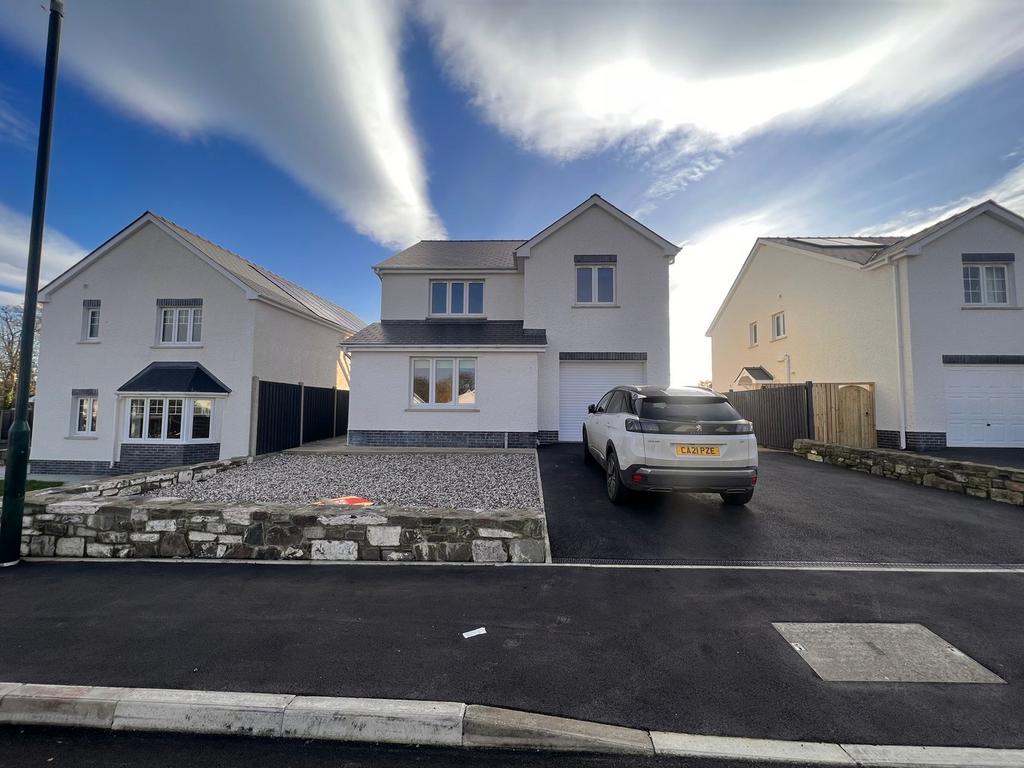 Cross Inn, Nr New Quay, SA44 4 bed detached house for sale £455,000