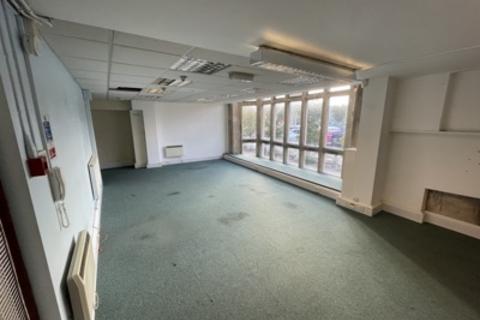 Office to rent, First Floor West, Cross Keys House, Queen Street, Salisbury, SP1 1EY