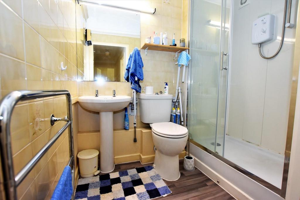 Bathroom.JPG