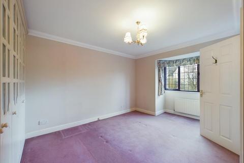 2 Oaklands, Shipley, BD18 4AY