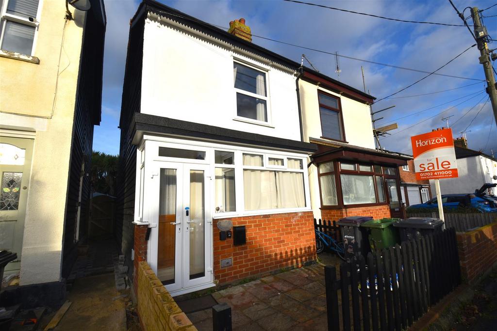 Stambridge Road, Rochford 2 bed semidetached house for sale £270,000