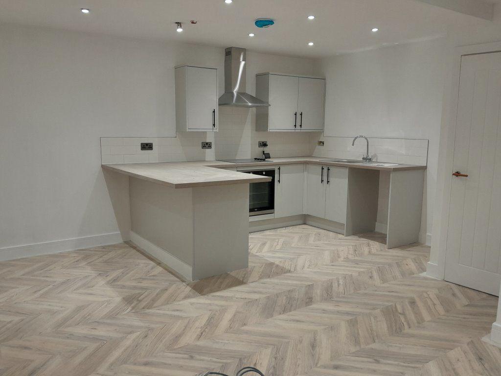 Llantwit House, Llantwit Fadre 2 bed apartment £995 pcm (£230 pw)
