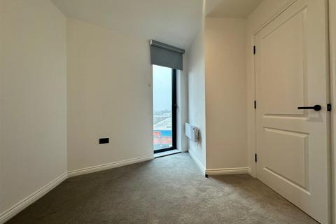 3 bedroom apartment to rent, Springwell Gardens, Springwell Road, Leeds LS12