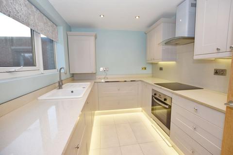 2 bedroom apartment to rent - Hawthorne Court,Bowlas Avenue,Four Oak