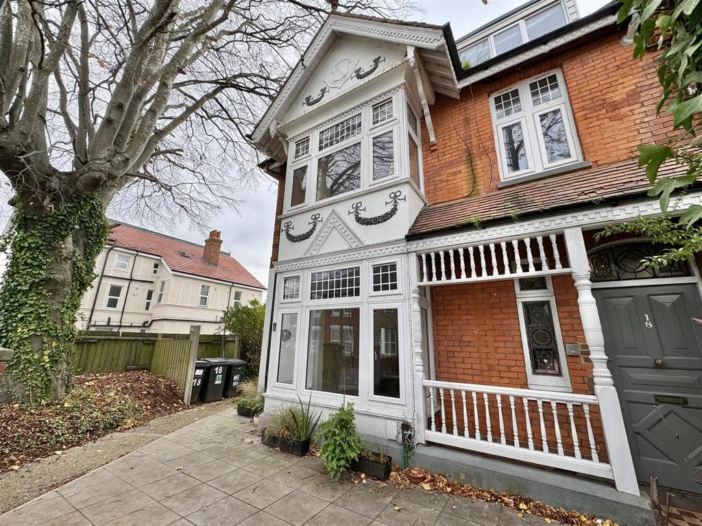 St Clements Road, Bournemouth, 2 bed ground floor flat to rent