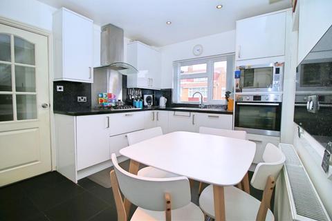 8 Yew Tree Crescent, Bradford, BD8 0AG