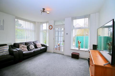8 Yew Tree Crescent, Bradford, BD8 0AG