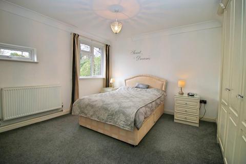 8 Yew Tree Crescent, Bradford, BD8 0AG