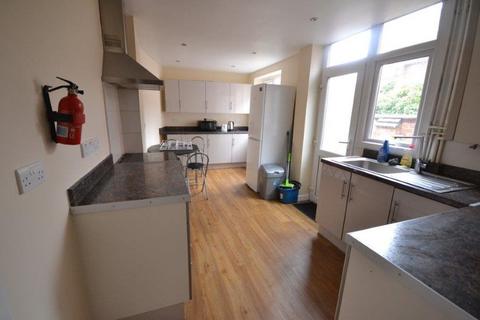 4 bedroom terraced house to rent, Chaucer Street, Leicester