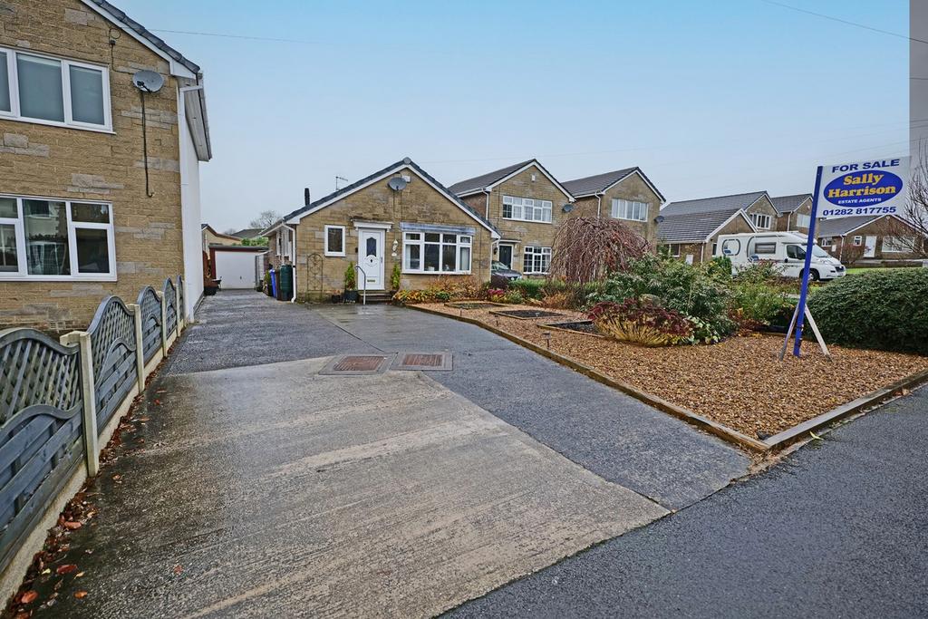 Green Bank, Barnoldswick, BB18 2 bed detached bungalow for sale £245,000