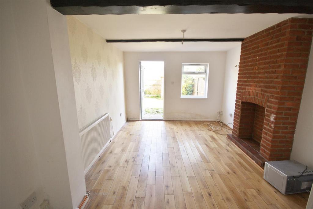 Sitting / dining room