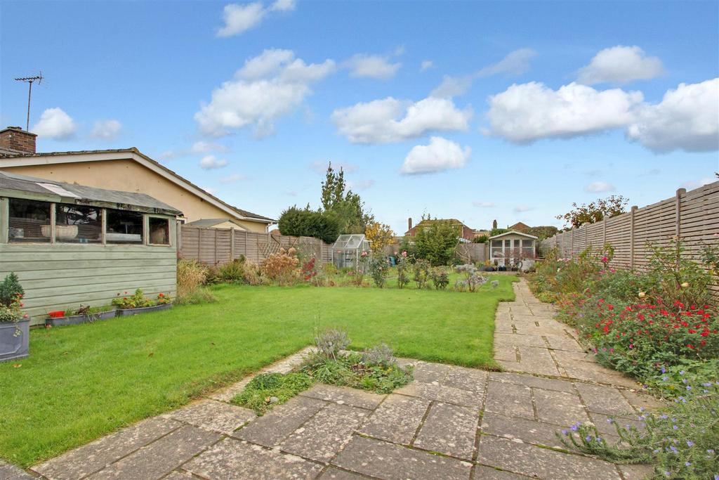 Langbury Lane, Ferring, Worthing 3 bed detached bungalow for sale £