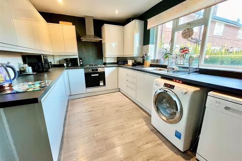 3 bedroom end of terrace house for sale, Hall Lane, Manchester