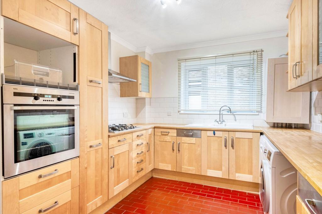Daniel Court, 17 Brackley Road, BECKENHAM, BR3 2 bed flat for sale £400,000