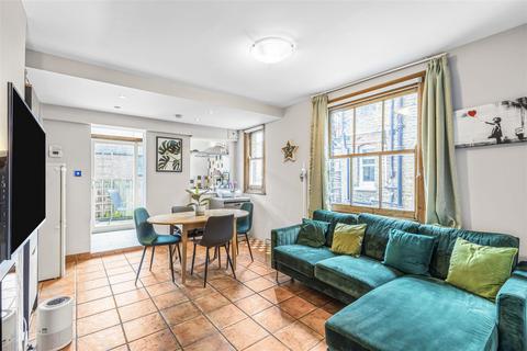 2 bedroom flat for sale, Lurline Gardens, London SW11