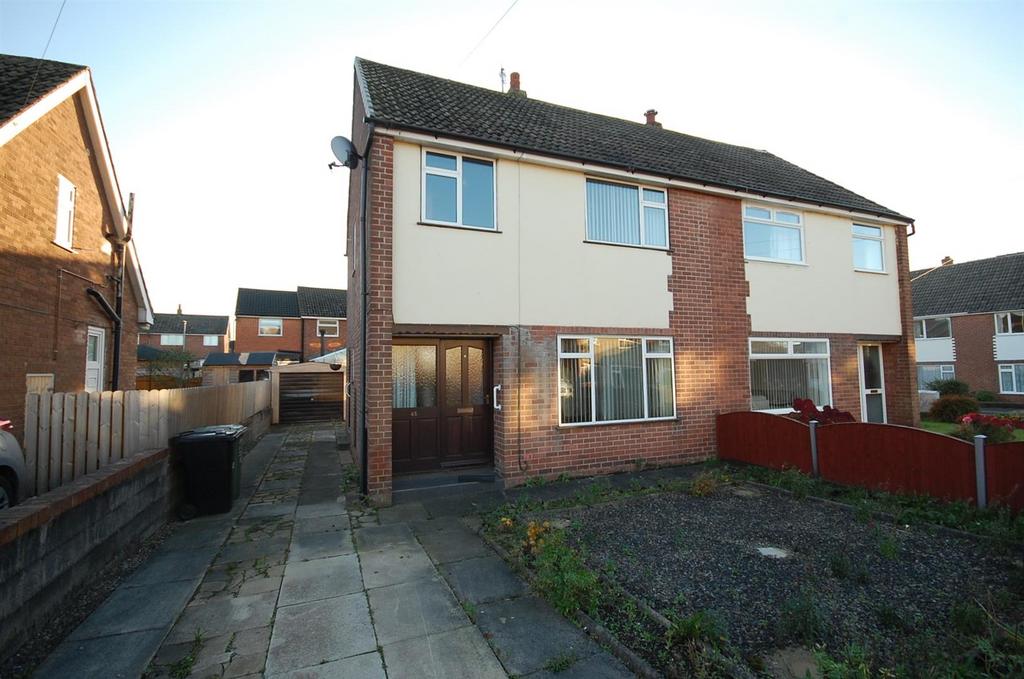 Lyndon Avenue, Garforth, Leeds 3 bed semi-detached house - £215,000