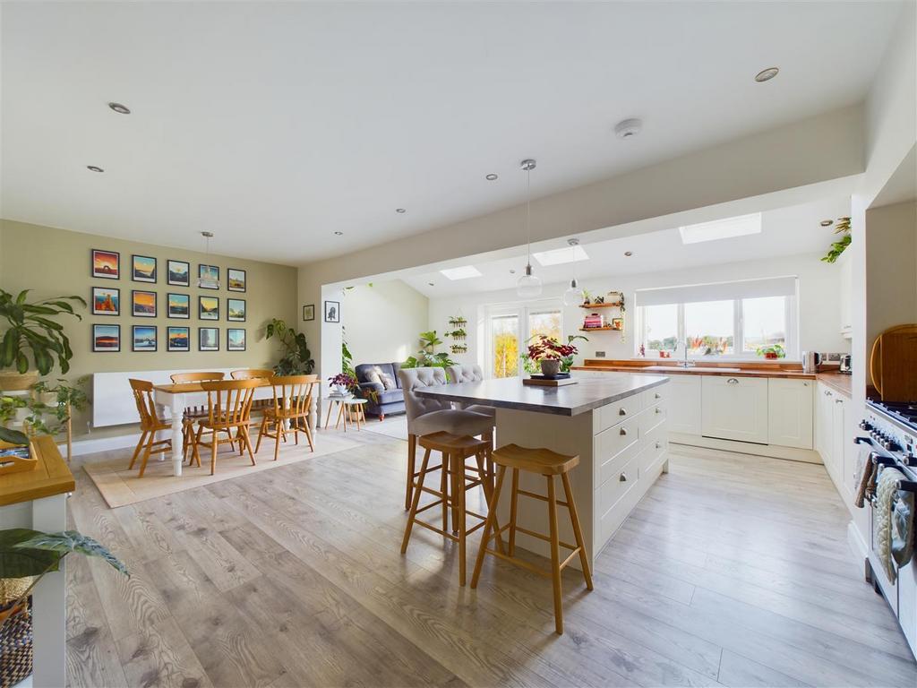 Kitchen/dining room/living room