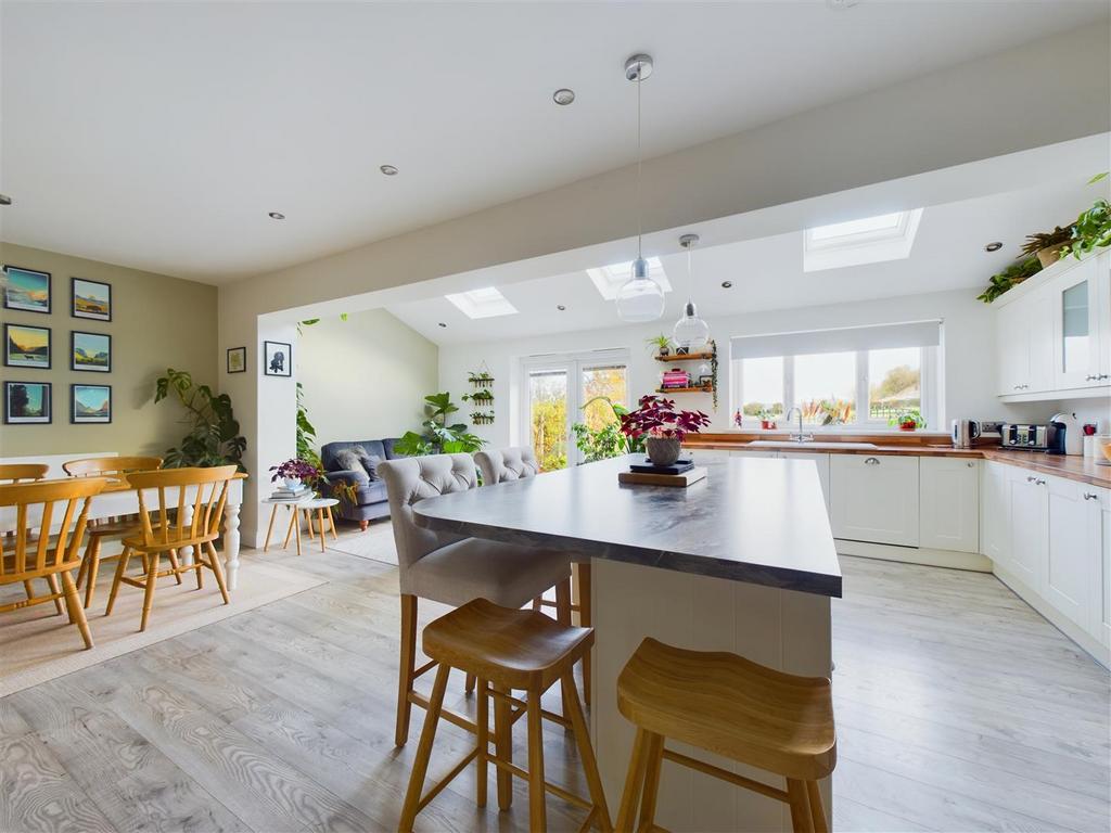 Kitchen/dining room/living room