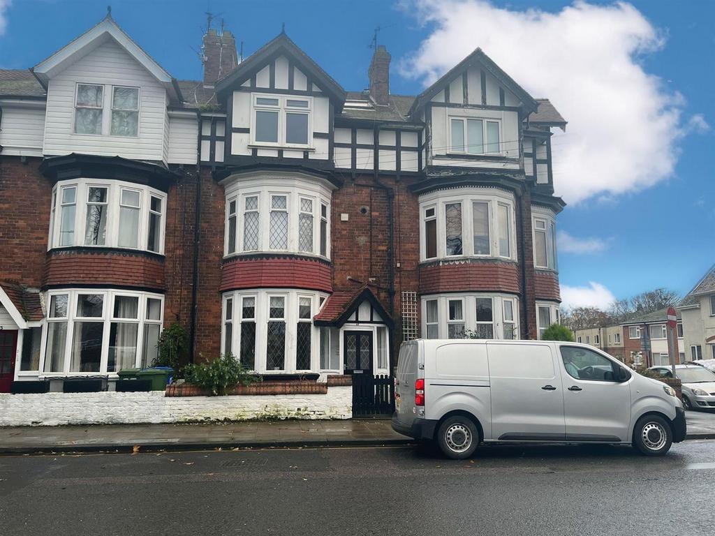 West Avenue, Filey 2 bed property £575 pcm (£133 pw)