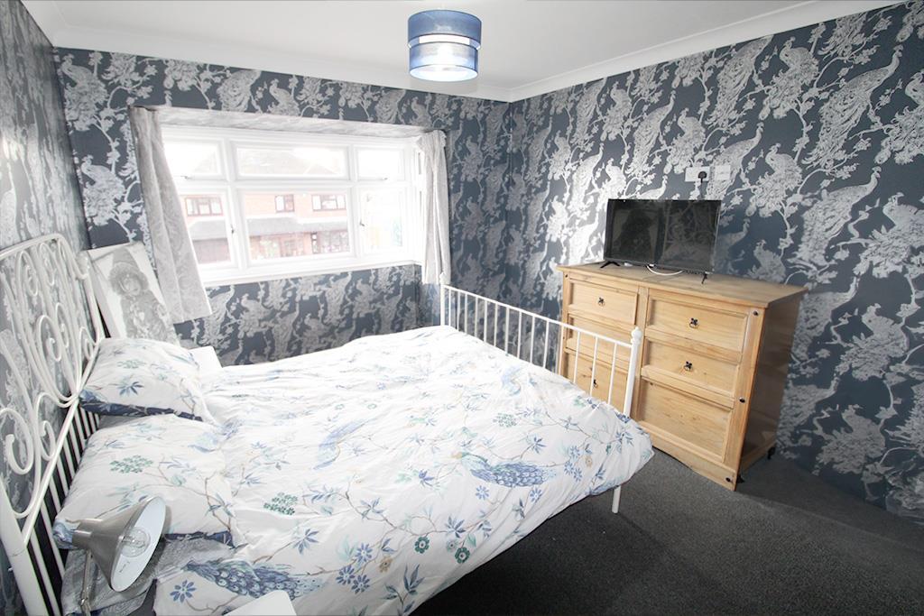 Master bed 2.jpg