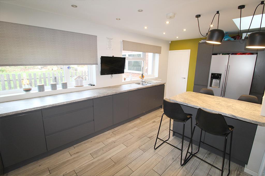 Kitchen 1.jpg
