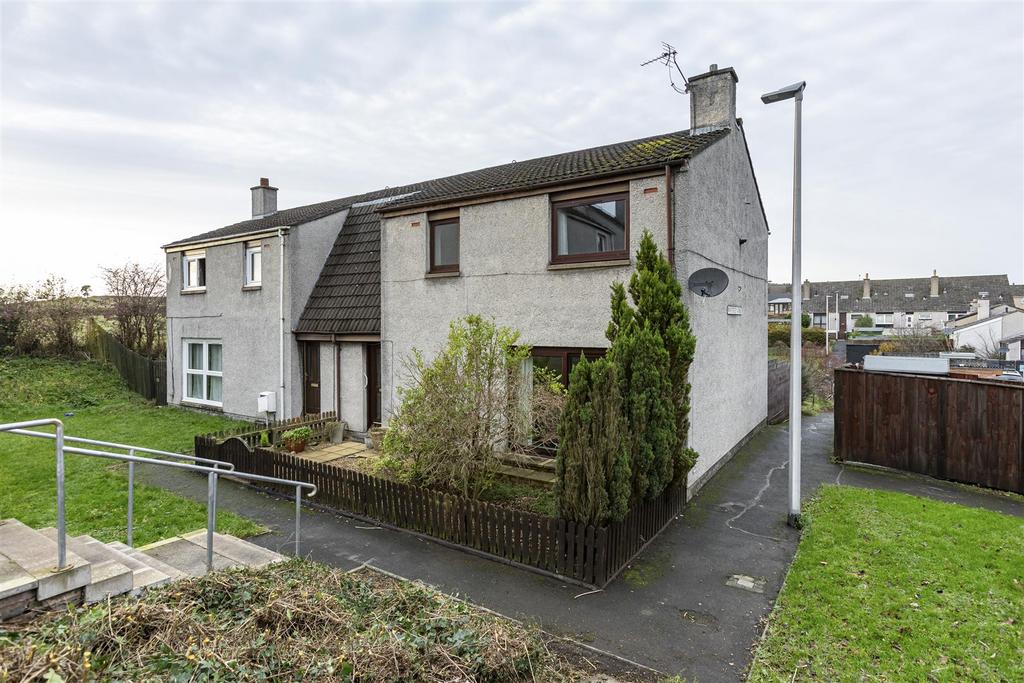 Whitefield Avenue, Newtown St.... 4 bed semidetached house £155,000