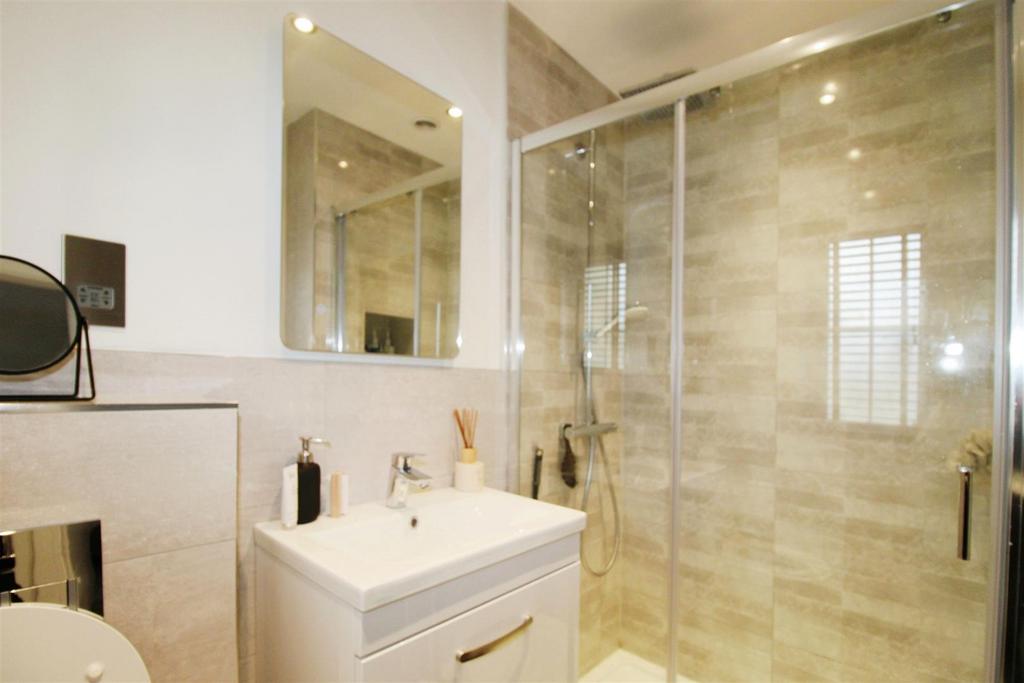 Bedroom 1 En-suite