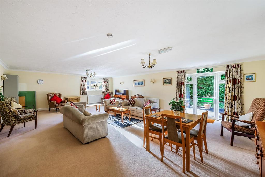 Chapel Road, Tadworth 2 bed apartment for sale £195,000