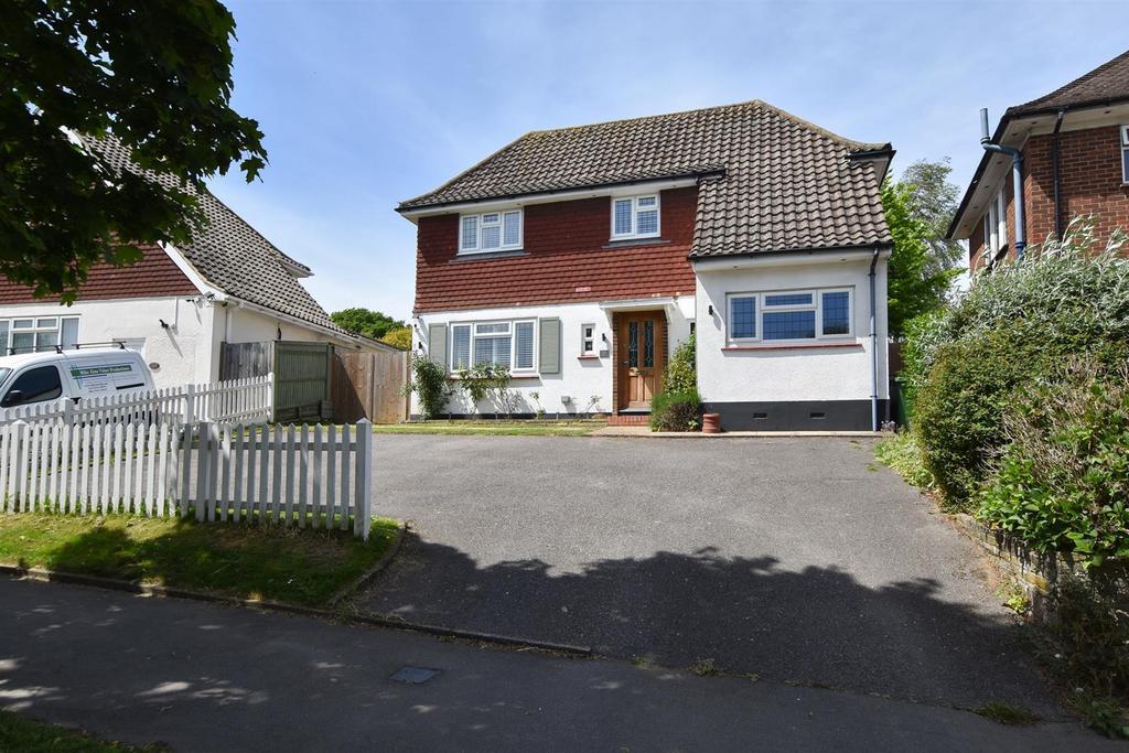 Ironlatch Avenue, St. LeonardsOnSea 3 bed detached house for sale £