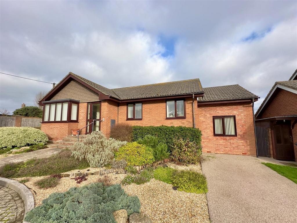 Freshwater Bay, Isle of Wight 3 bed detached bungalow for sale £425,000