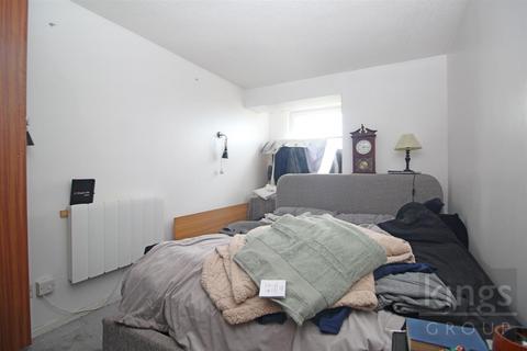 1 bedroom flat for sale, Westminster Court, Eleanor Way, Waltham Cross, Hertfordshire
