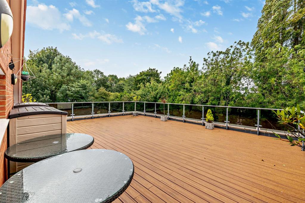 8570781-exterior13-800.jpg