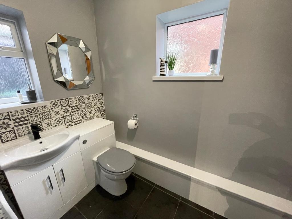 Downstairs Toilet / Utility