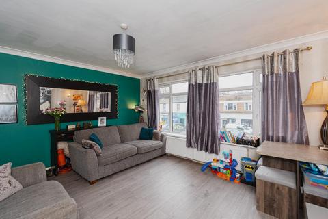 2 bedroom flat for sale, Chessington Road, Ewell