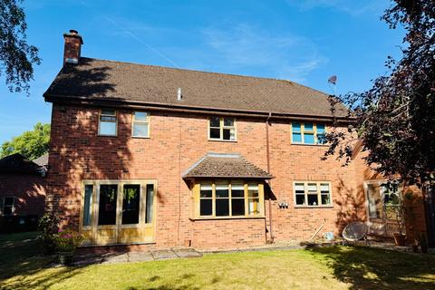 4 bedroom detached house for sale, Hafod Road, Hereford, HR1