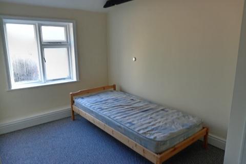 1 bedroom flat to rent, One Bed Top floor flat Witham Place Boston