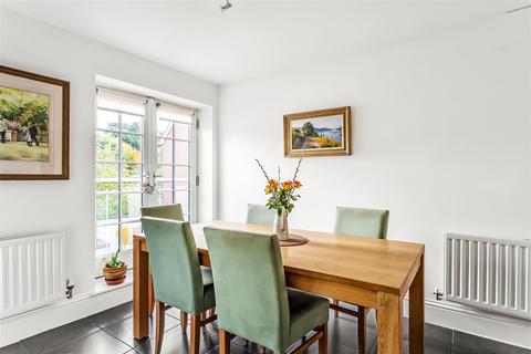 2 bedroom apartment for sale, East Hill Road, central Oxted