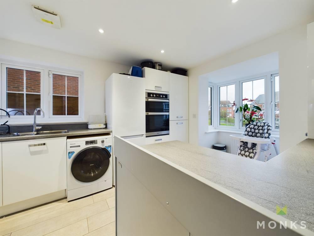 Kitchen 2.jpg