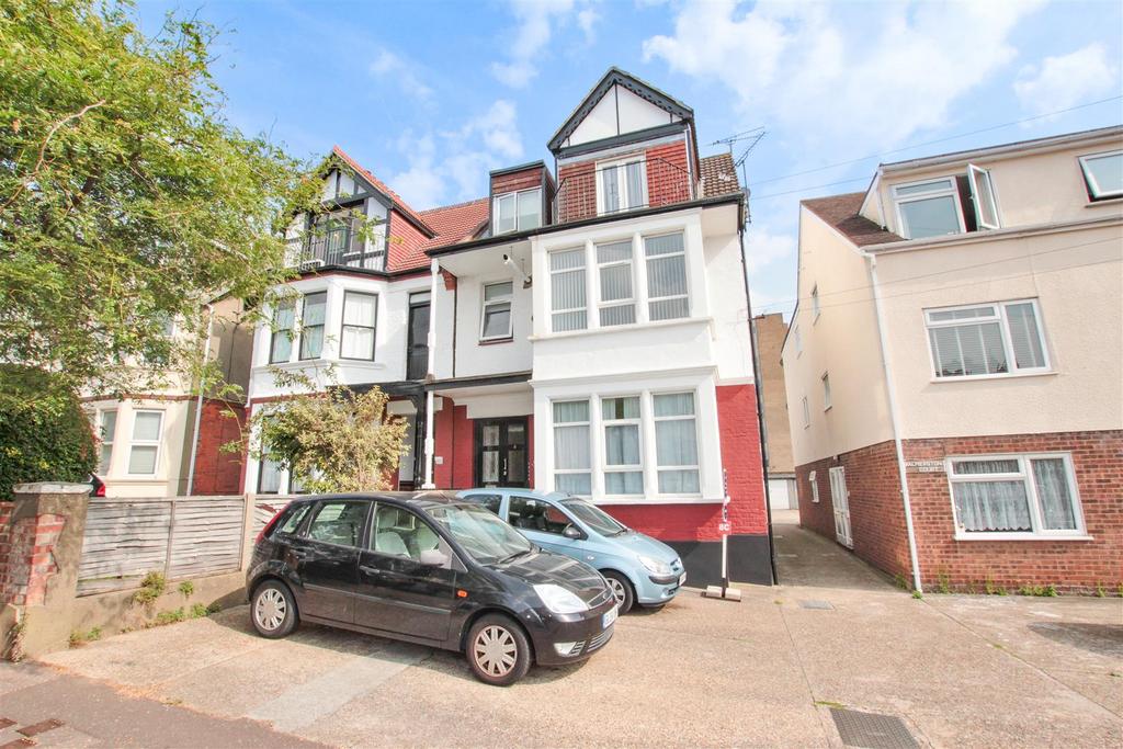 PALMERSTON ROAD, WestcliffOnSea 1 bed flat for sale £180,000
